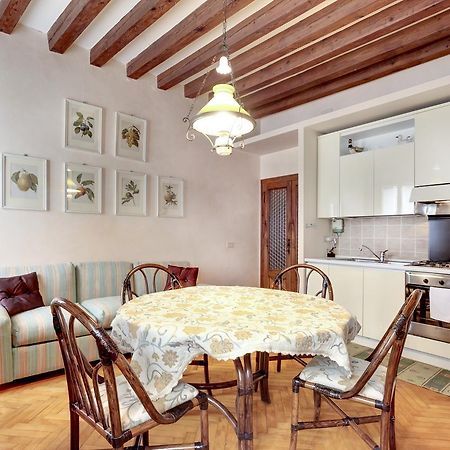 Biennale Apt Balcony Apartment Venice Exterior photo